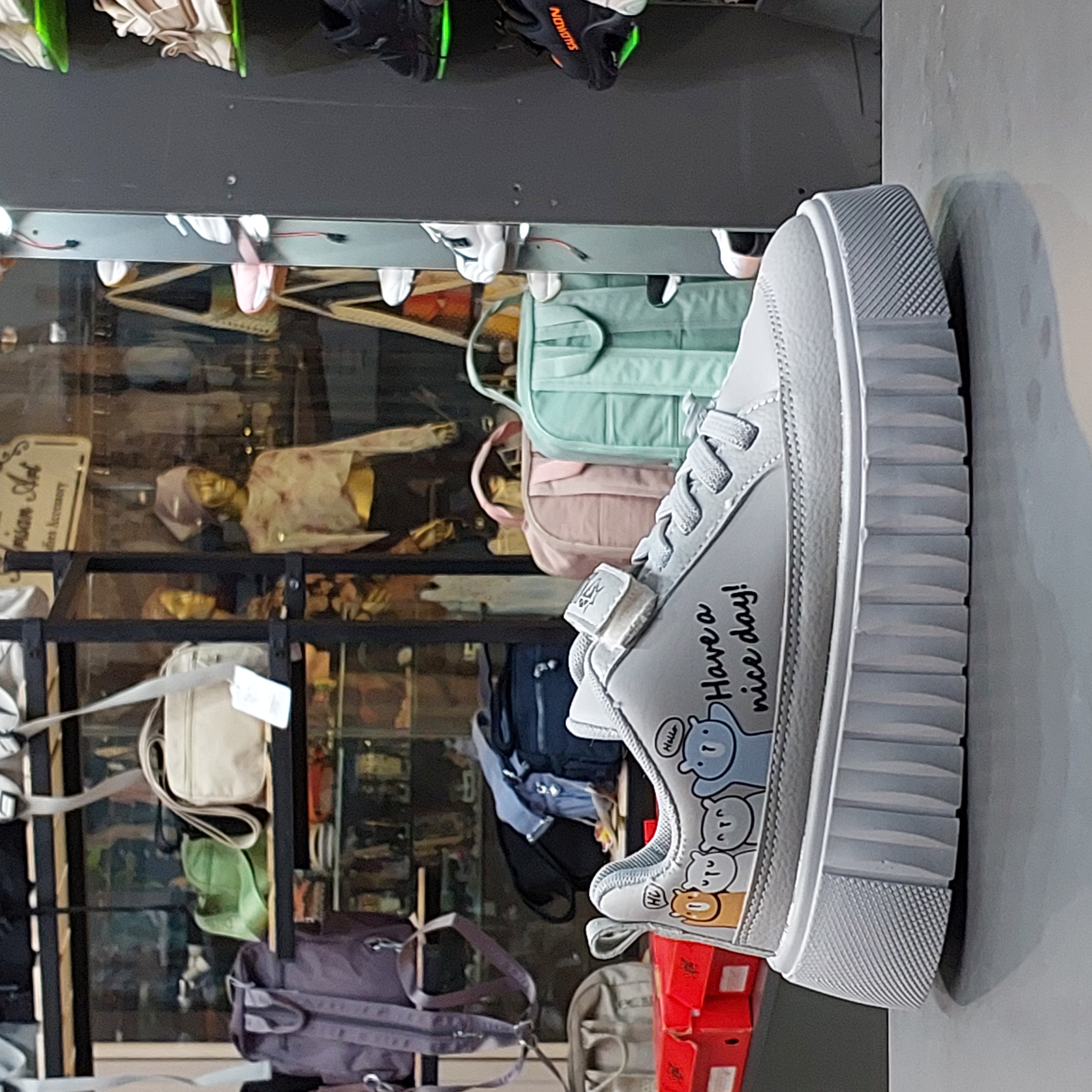 کفش اسپرت  بچه‌گانه  ایرانی سایز 32 و 37